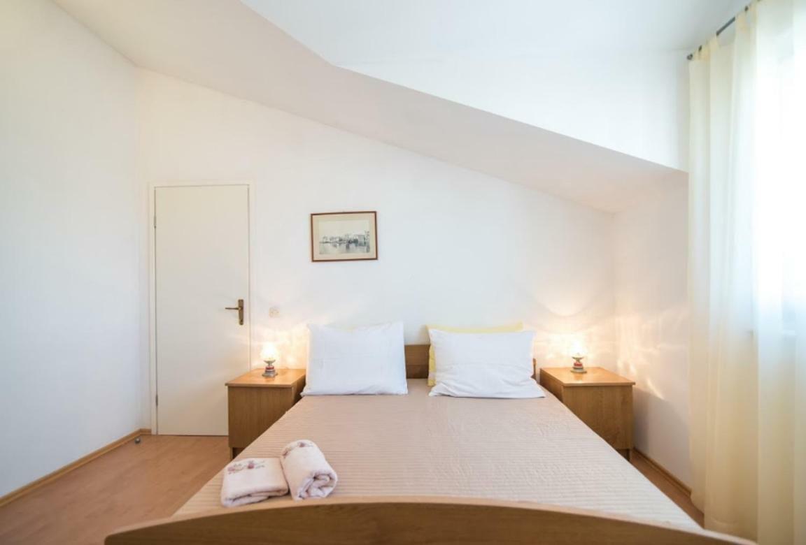 Apartments Petranic Supetar Extérieur photo